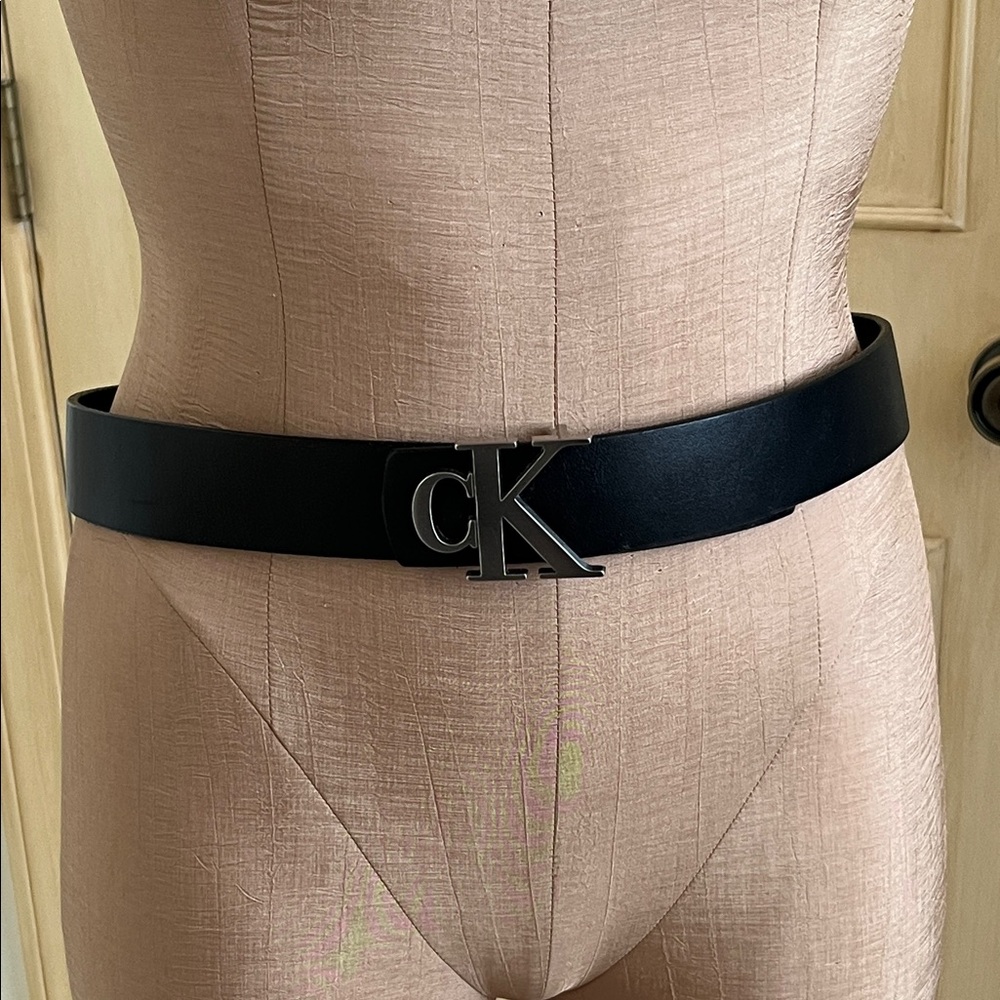 CALVIN KLIEN VINTAGE Matte Silver Logo Branded Black Leather Belt Made in USA L